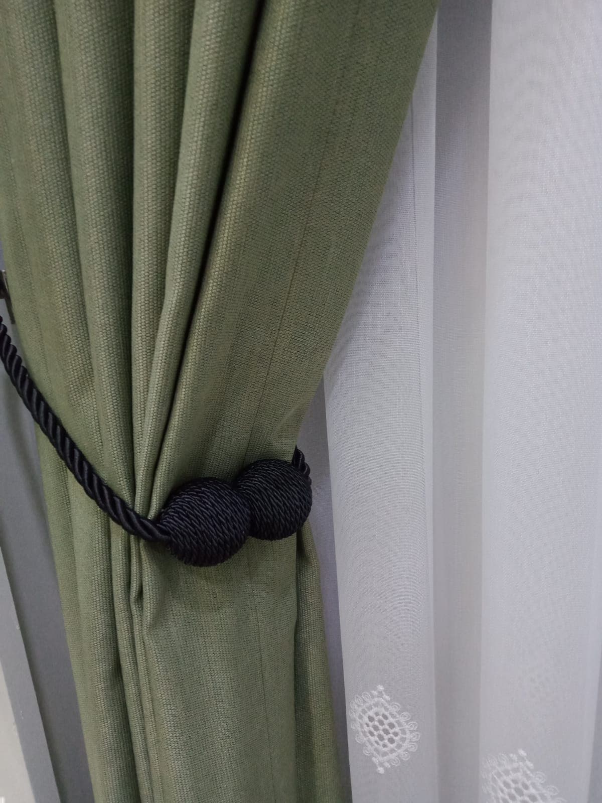 Siyah Renkli Mıknatıslı Braçol